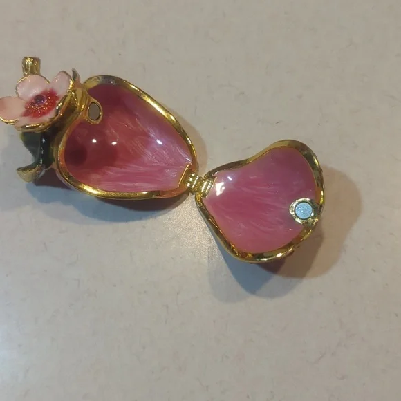 Elegant Rhinestone Jeweled Strawberry with Bee Ring/Trinket Box - Picture 3 of 3